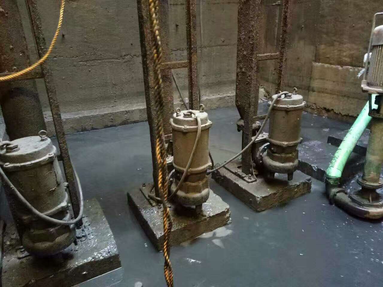 豆河镇污水池清理